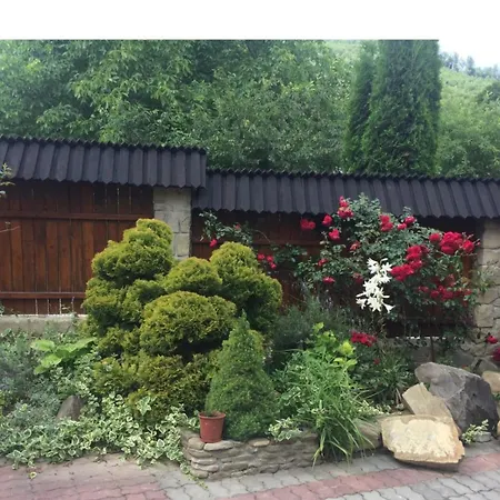 Guest house хатинка у люби *