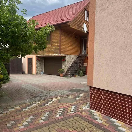 хатинка у люби Guest house *